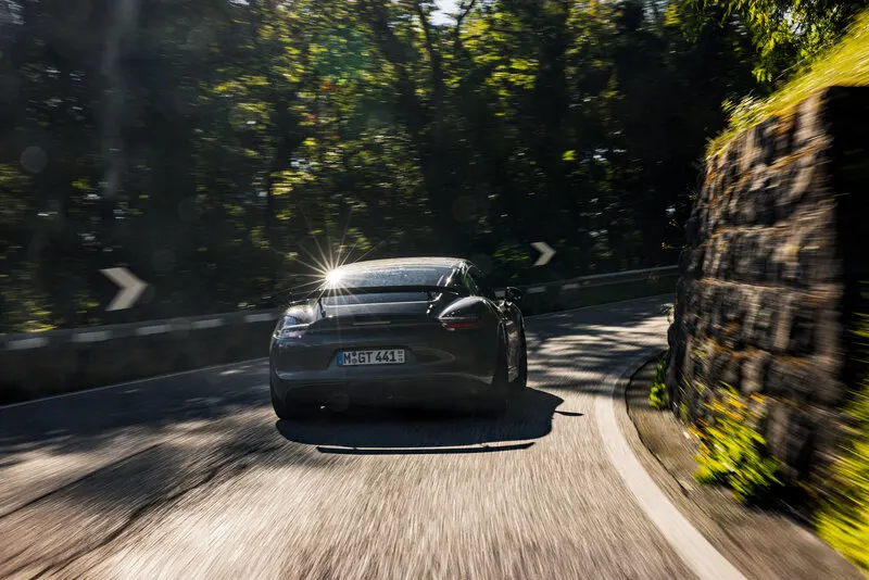 Porsche 981 Cayman GT4 auf dem Timmelsjoch